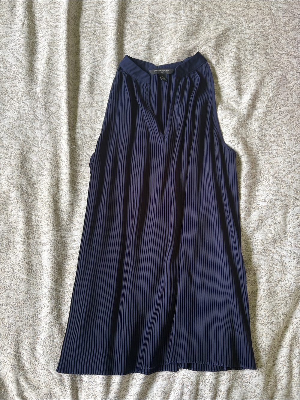 Banana Republic Navy Pleated V-Neck Sleeveless Dress